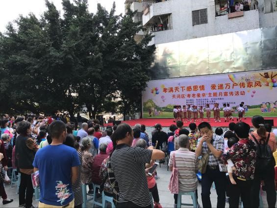 弘扬重阳敬老美德 圣丹福沙东献爱心